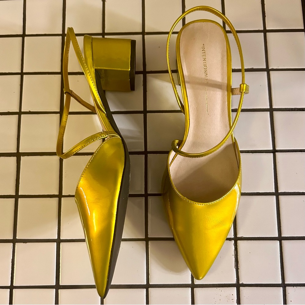 Intentionally Blank Metallic Gold Pointed Toe Slingback Low Heels, sz 10